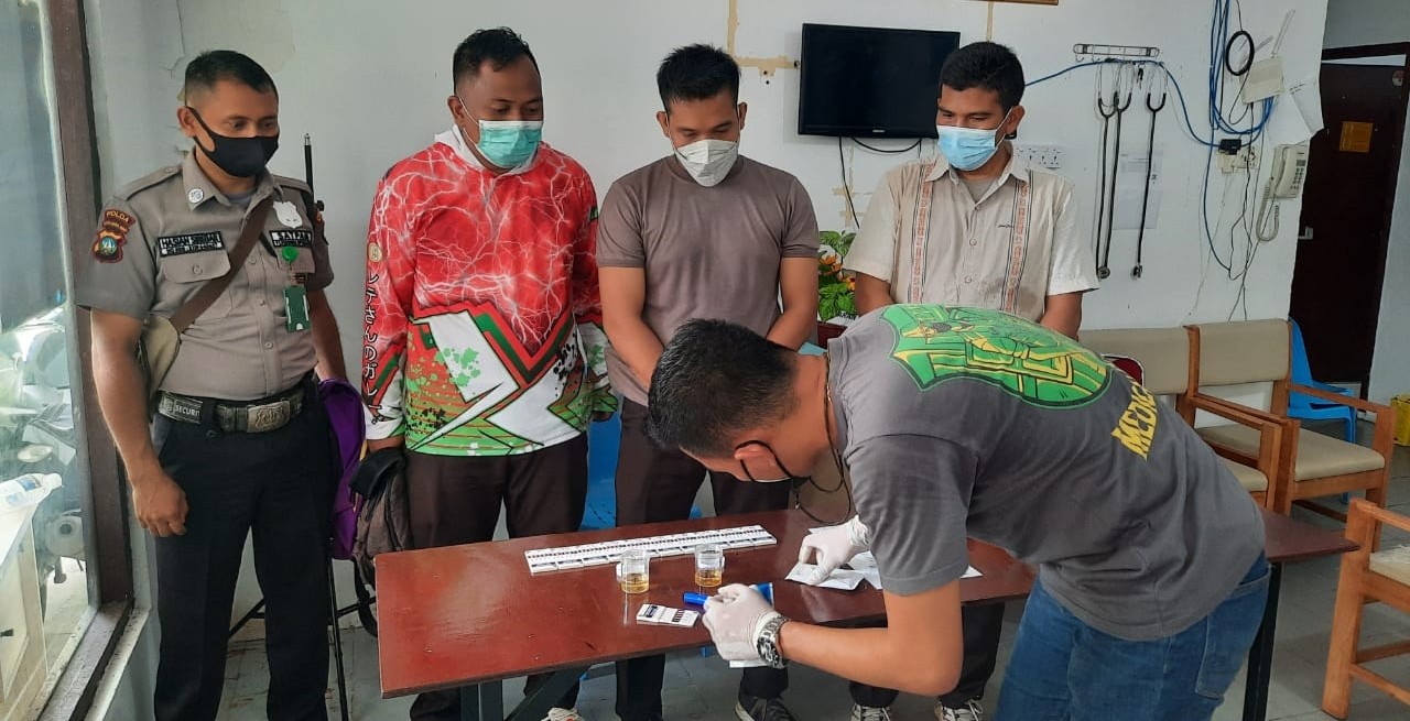 Cegah Penyalahgunaan Narkoba, Satpam dan TAD Jasa Pegadaian Area Batam Tes Urine