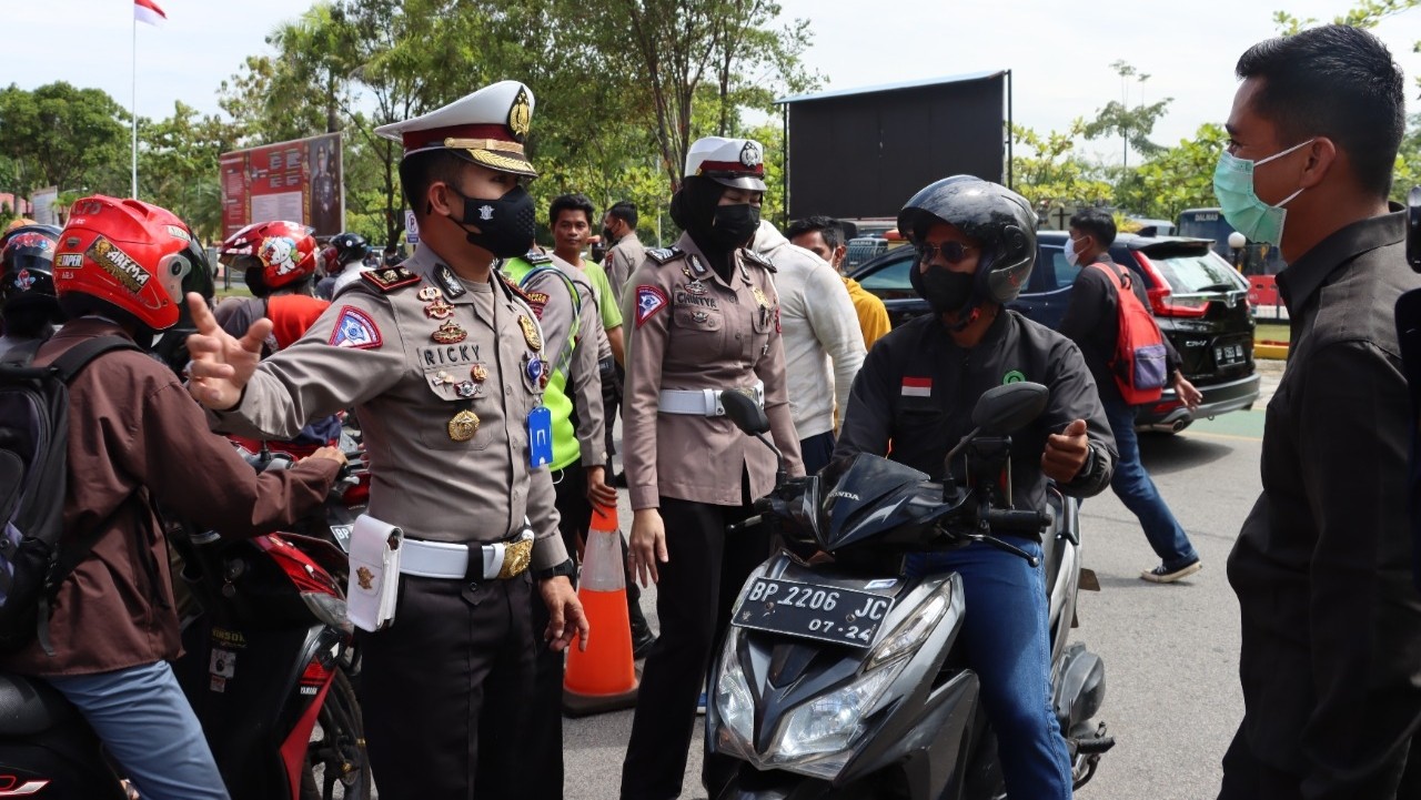 Tilang Ganti Vaksin, Ratusan Orang Terjaring Program Garansi di Mapolresta Barelang