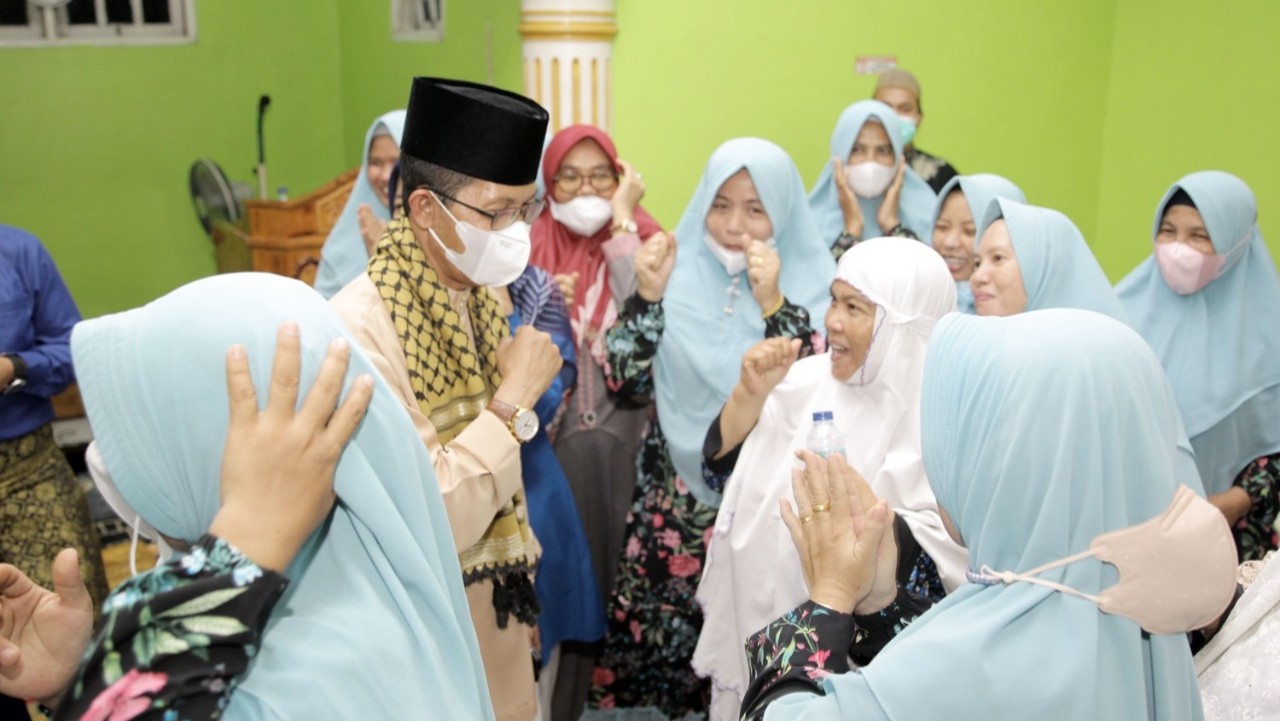 Safari Ramadan di Dua Masjid Kecamatan Nongsa, Amsakar: Kami akan Selalu Dekat dengan Masyarakat