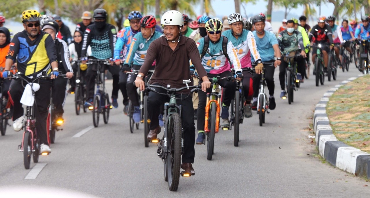 Rudi-Aunur Rafiq Gowes Bersama Komunitas Batam dan Karimun