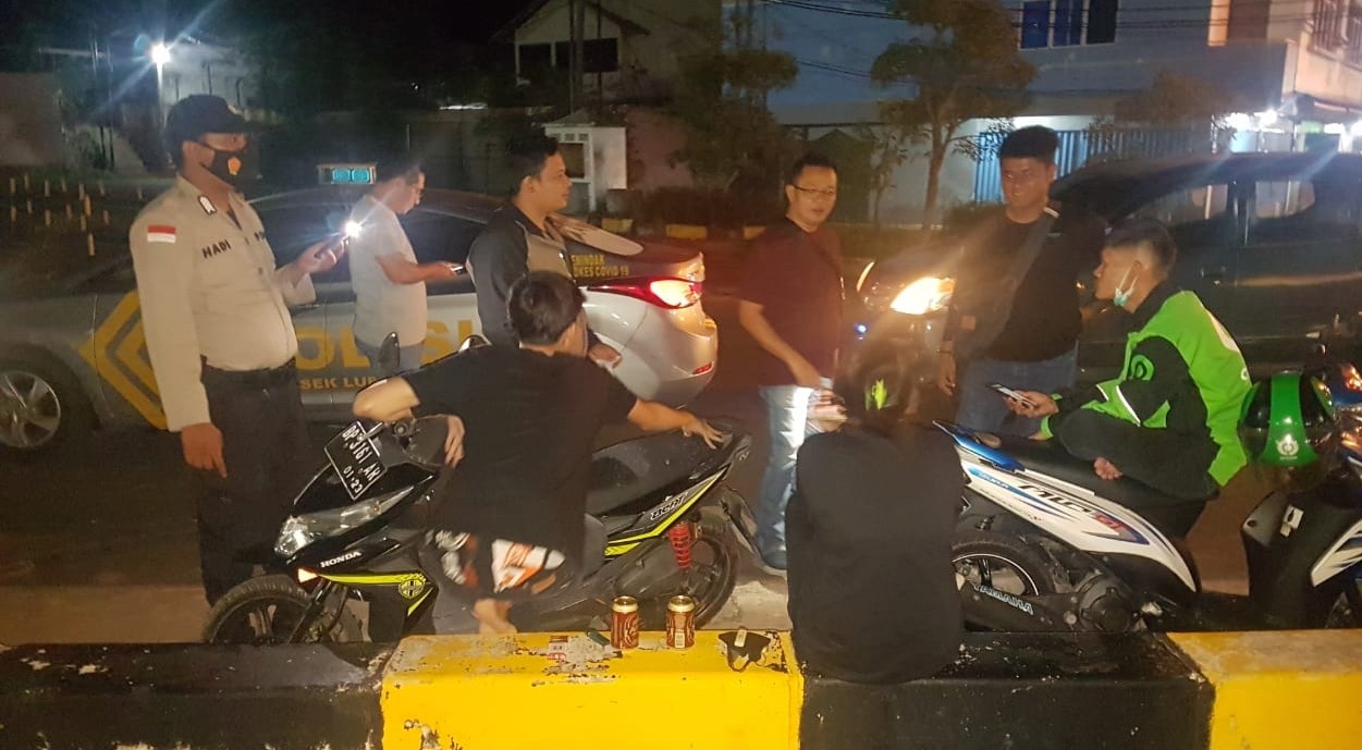 Polisi Bubarkan Remaja Nongkrong di Pinggir Jalan Lubukbaja, Bengkong dan Batuampar hingga Larut Malam
