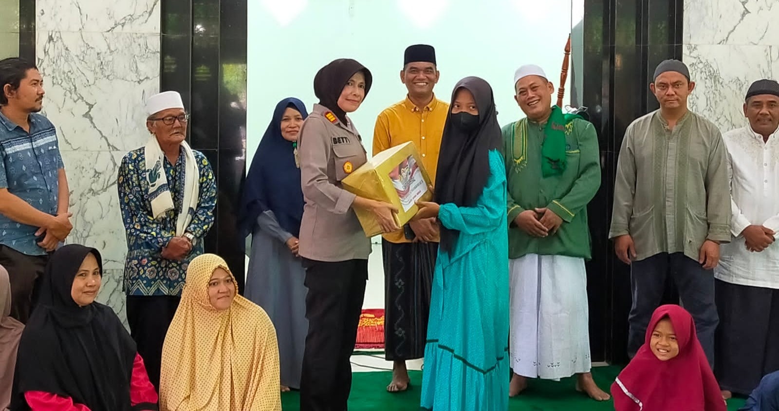 Momen Sambut Hari Bhayangkara ke-76, Polsek Seibeduk Santuni Anak Yatim