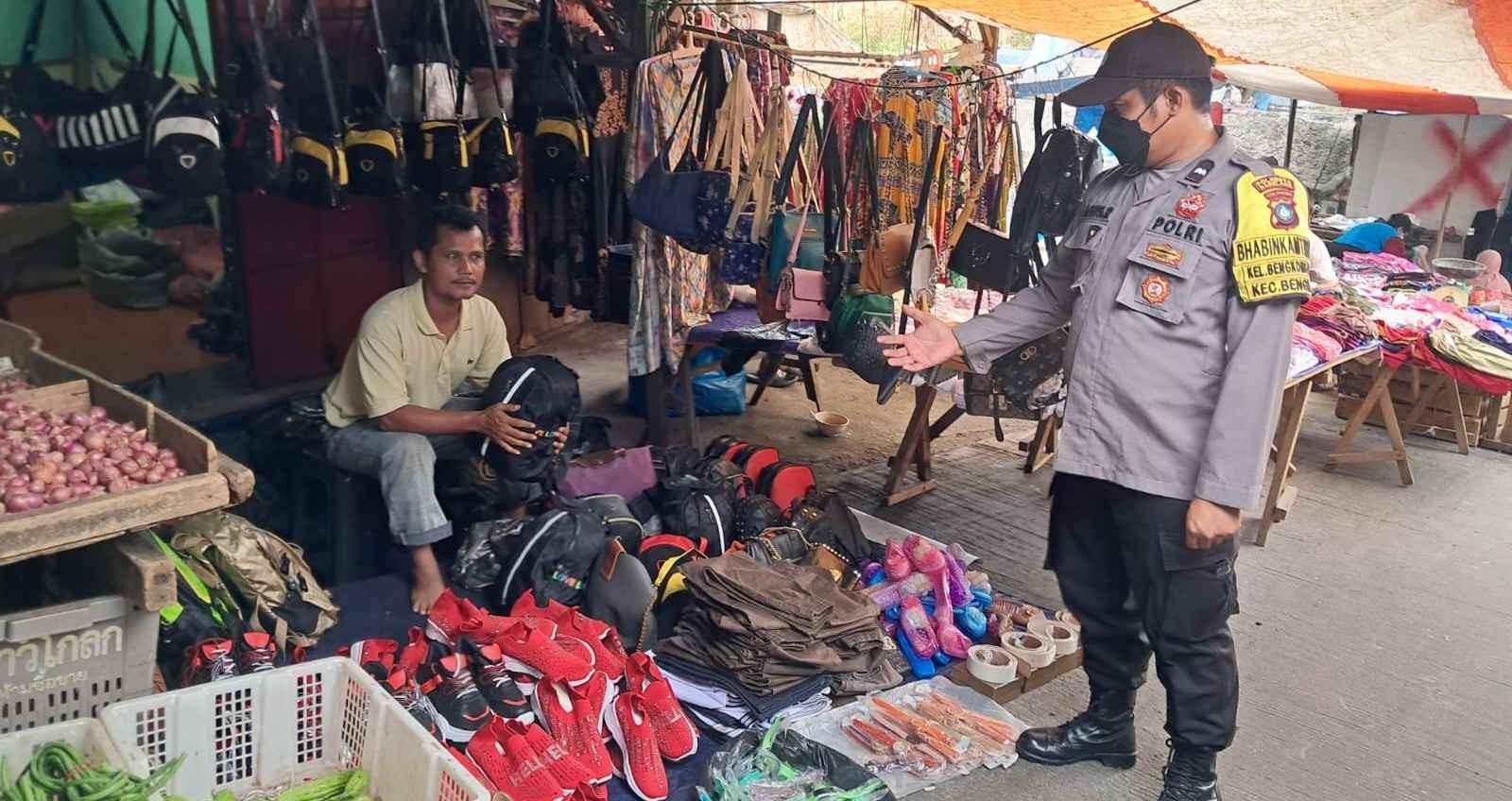 Sambang Masyarakat di Pasar, Polsek Bengkong Ajak Jaga Kamtibmas