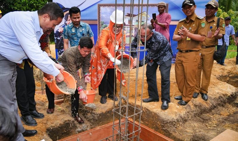 Wagub Marlin Resmikan Peletakan Batu Pertama Revitalisasi Pembangunan Rumah Tenun di Pulau Ngenang