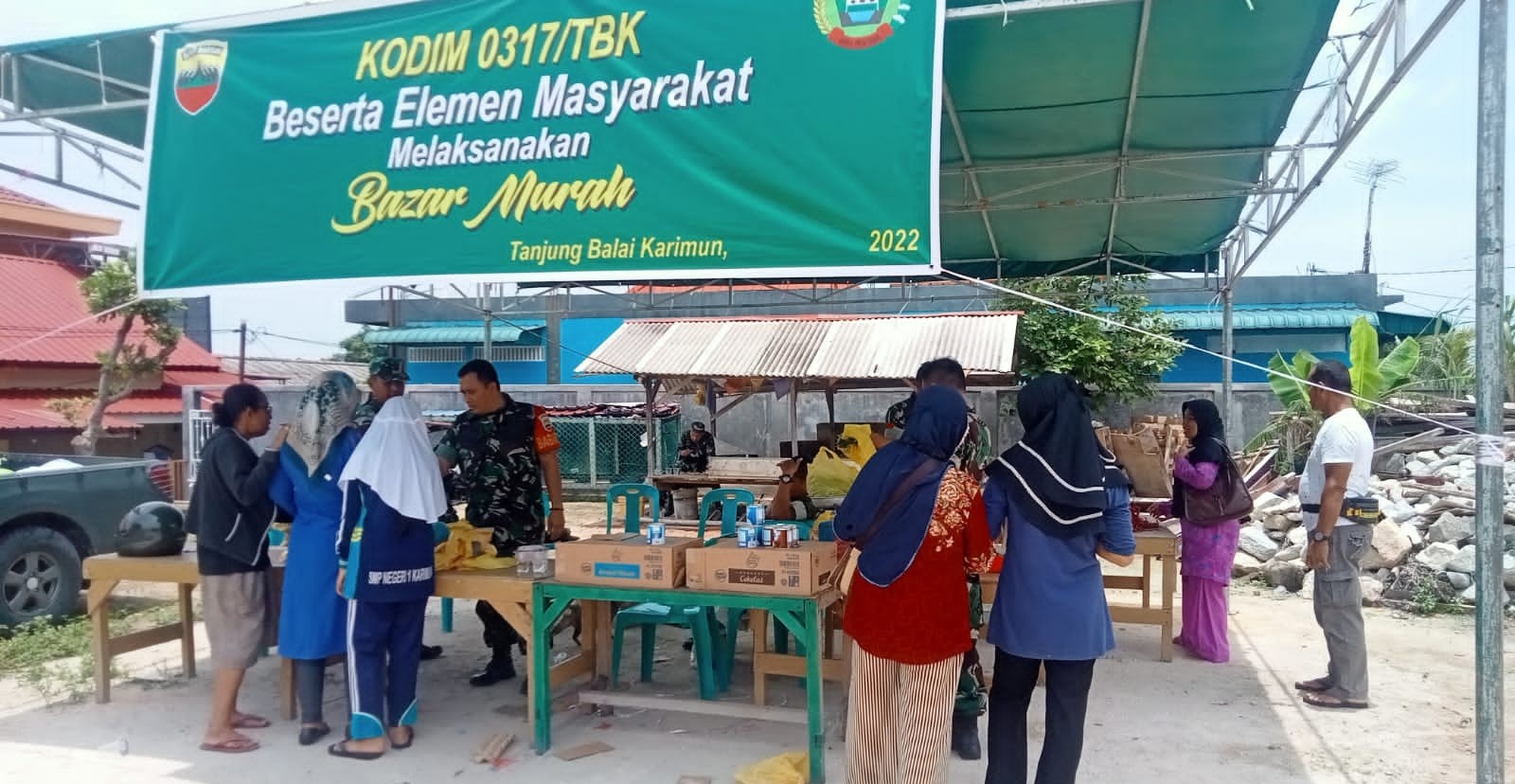 Sikapi BBM Naik dan Bantu Warga Terdampak Pandemi, TNI AD di Karimun Gelar Bazar Sembako Murah