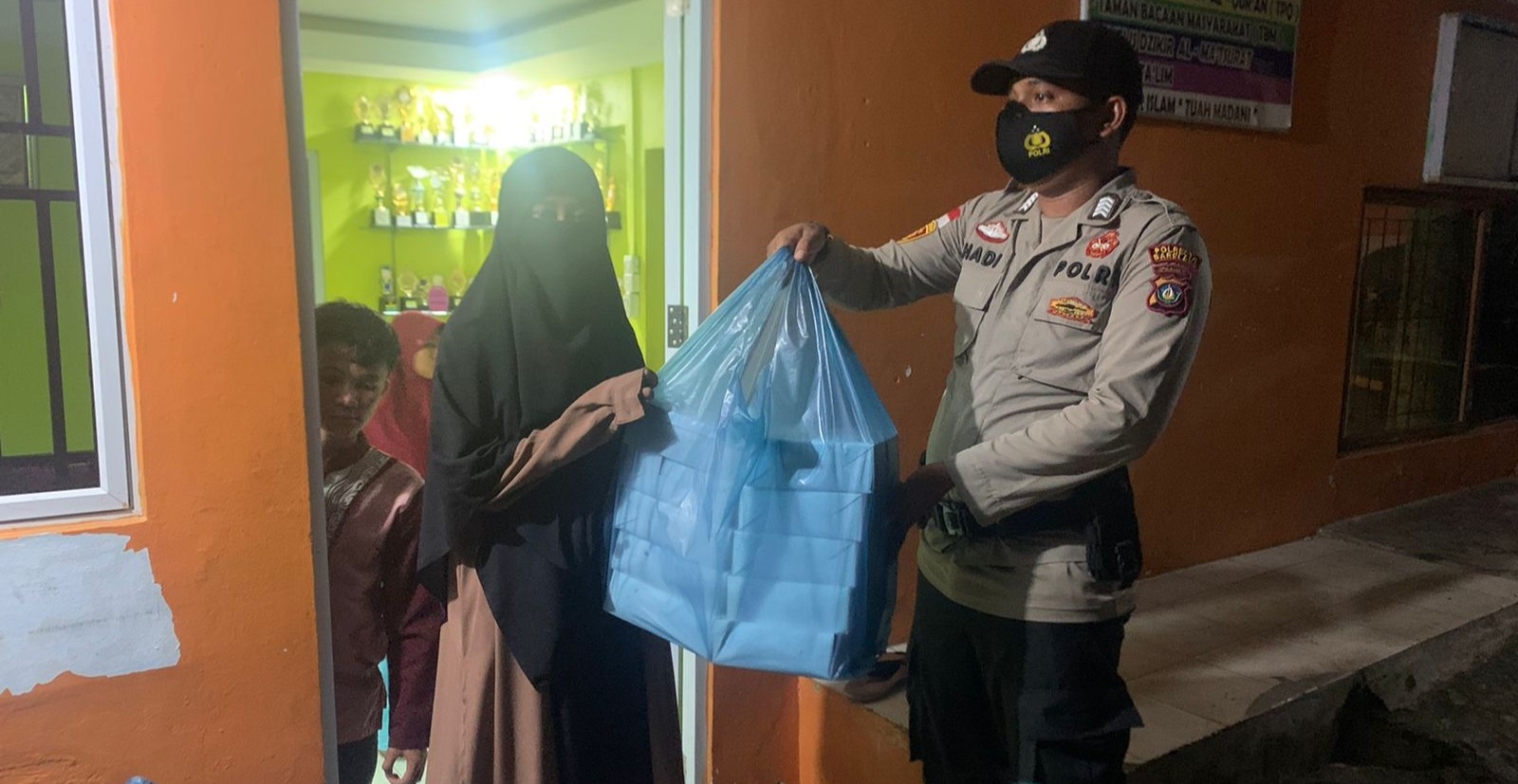 Semoga Bisa Bermanfaat untuk Warga, Polsek Lubukbaja Imbau Masyarakat Sambil Berbagi