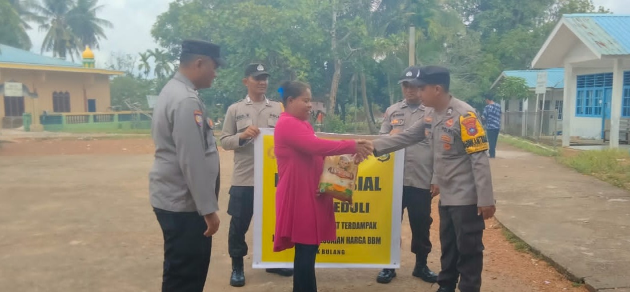 Polsek Bulang Salurkan Bantuan Sembako Menjangkau Warga di Pulau