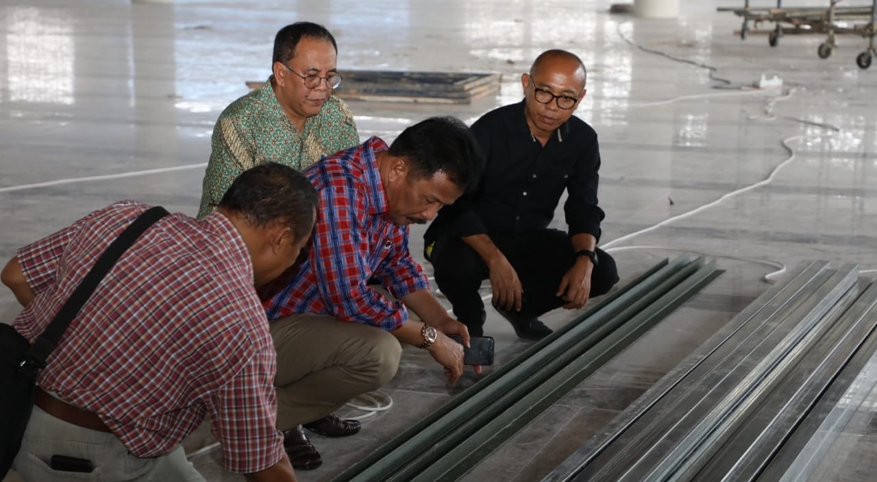 Kepala BP Rudi Tinjau Renovasi Plafon Masjid Tanjak