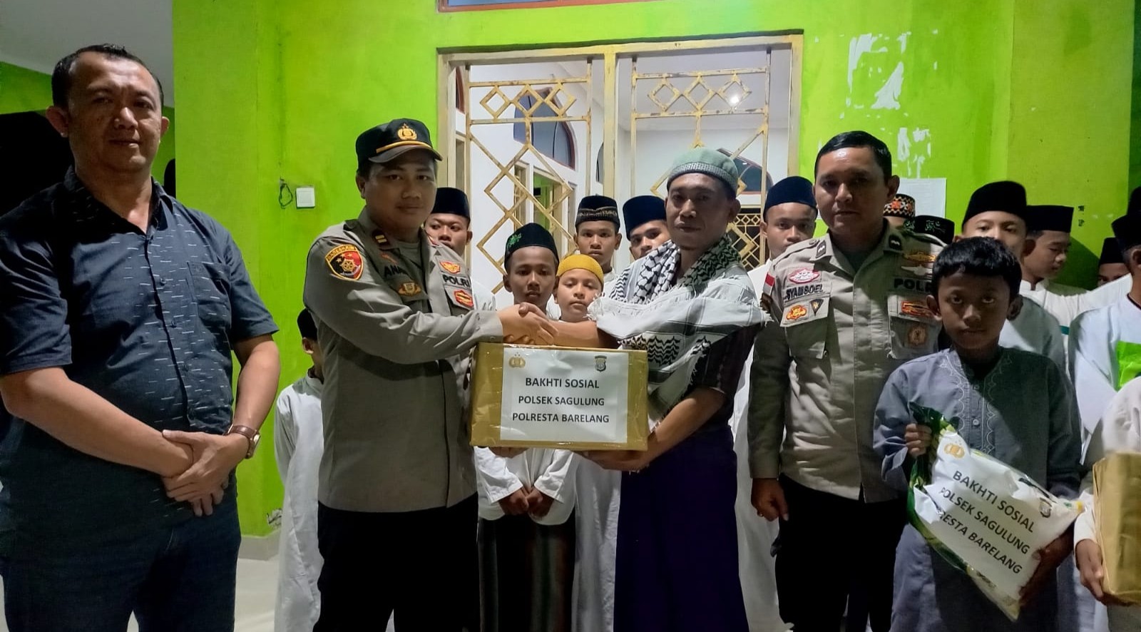 Polsek Sagulung Bagikan Bahan Pokok untuk Panti Asuhan Insanul Madani