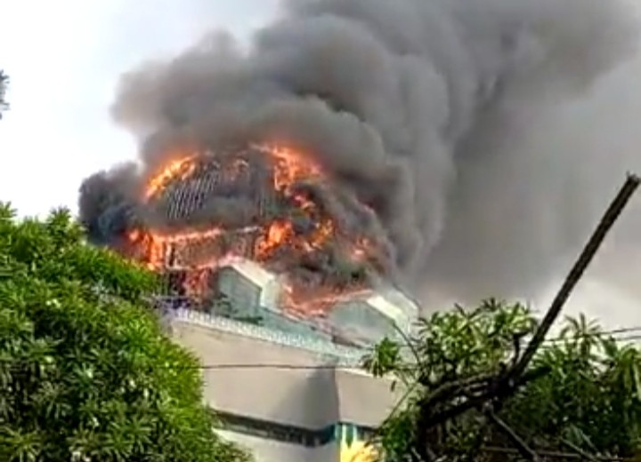 Masjid Islamic Center Jakarta Kebakaran, Api Lahap ke Atap Kubah