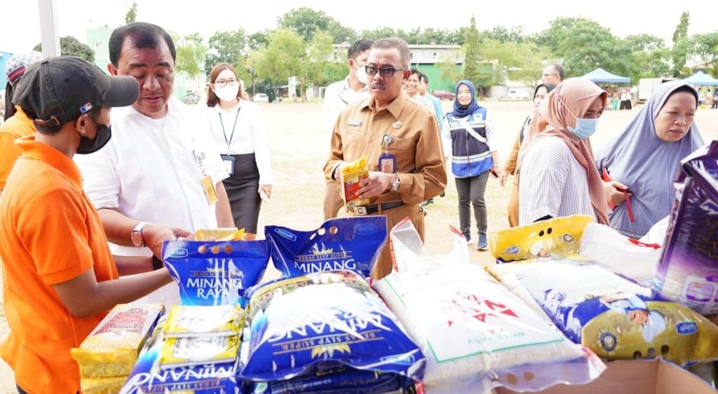 Warga Serbu Pasar Sembako Murah di Baloi Permai