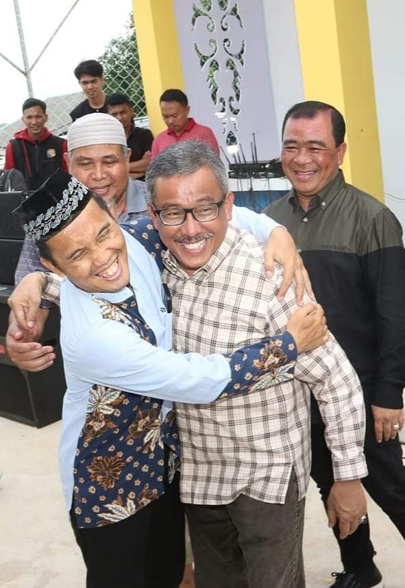 Indahnya Momen Jefridin bersama Ustaz Maulana Berpelukan, Kagum dengan Banyaknya Pembangunan Masjid di Batam