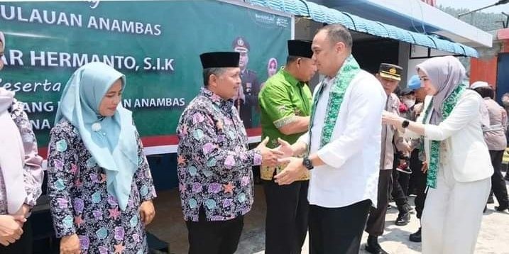 Tiba di Kepulauan Anambas, Kapolres Baru Disambut dengan Adat Melayu