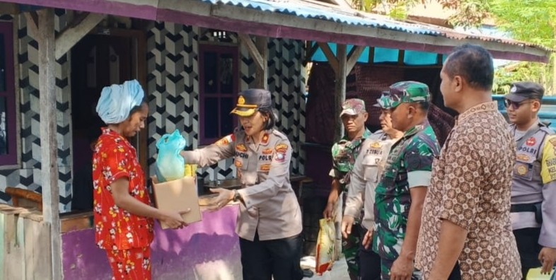 Polisi Gandeng Prajurit Koramil Salurkan Paket Bansos, Kini ke Warga di Batuaji Batam