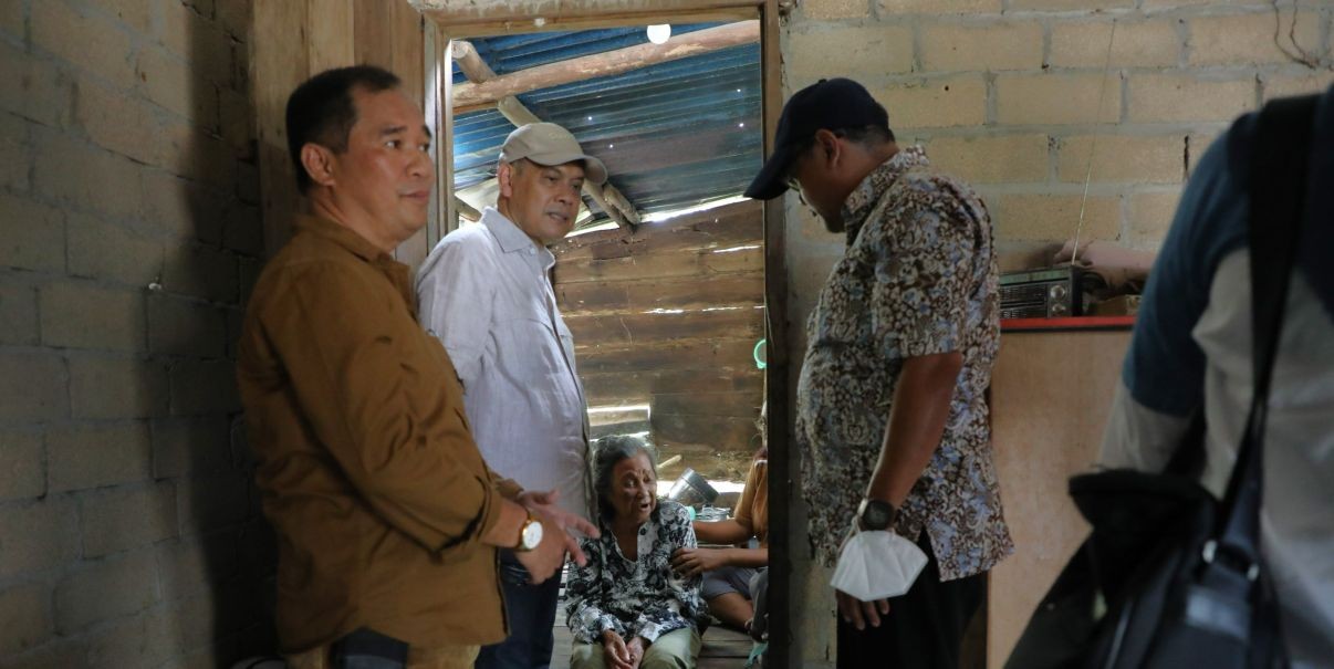 Penuh Kehangatan, Sudirman Saad Temui Nenek Amlah