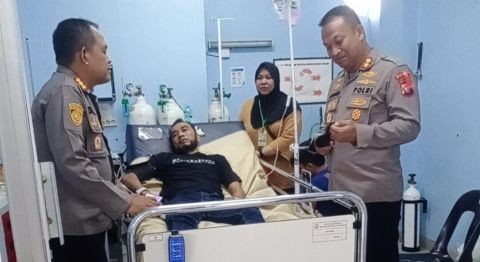 Dir Zaenal Arifin Jenguk Kanit Intelkam Polsek Bengkong yang Pingsan saat Bertugas di TPS