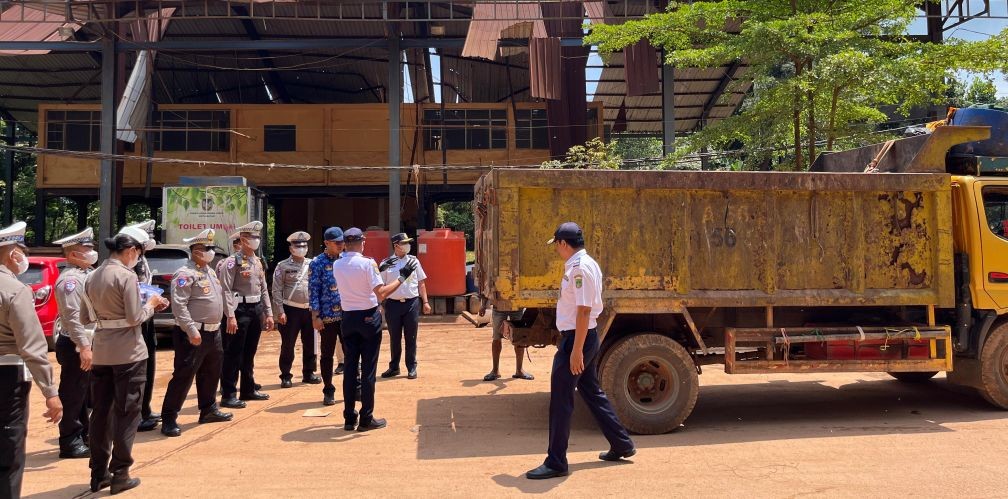 Polisi Temukan Kendaraan Pemerintah DLH Batam Tak Memiliki Lampu Stoplamp Belakang-Sein hingga yang Pajaknya Mati