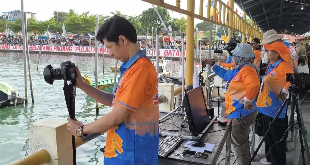 Didukung Wasit Nasional, Balap Perahu Dayung Tradisional 2025 Berjalan Kondusif