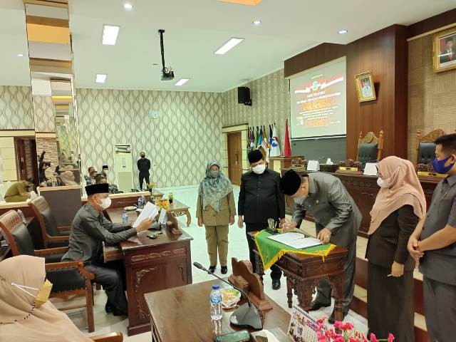 Ketua DPRD Anambas dan Bupati Tandatangani Nota Kesepakatan RPJMD 2021-2026 
