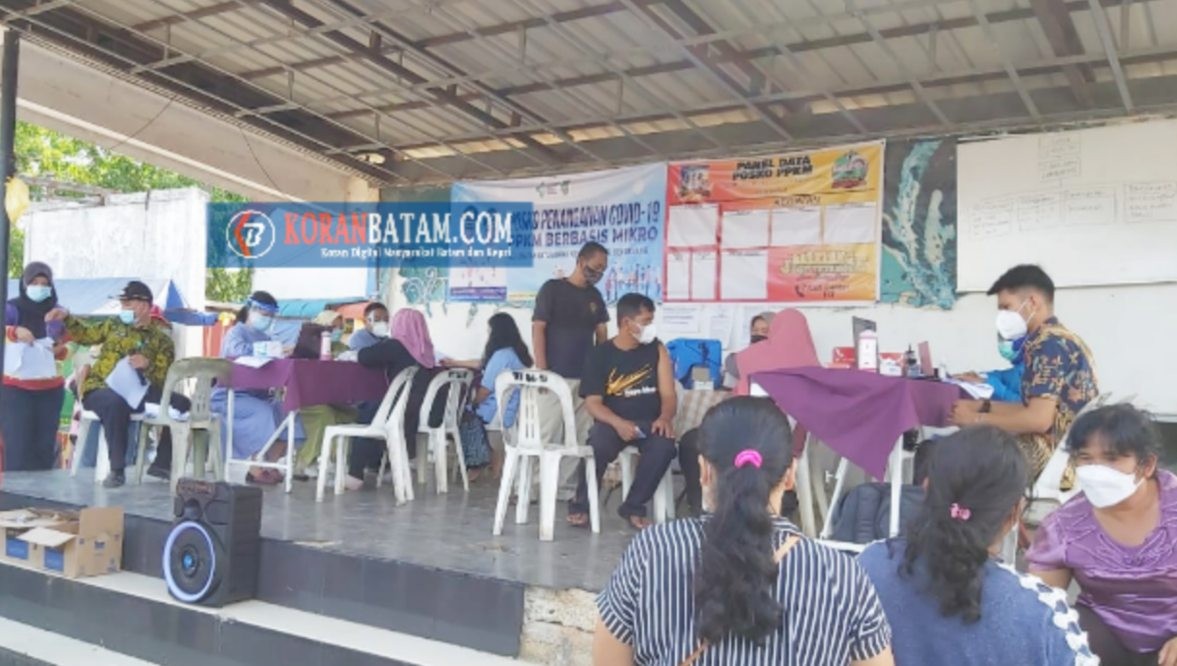 Warga Kelurahan Tanjungsengkuang Antusias Ikuti Vaksinasi Massal di Pasar Melcem