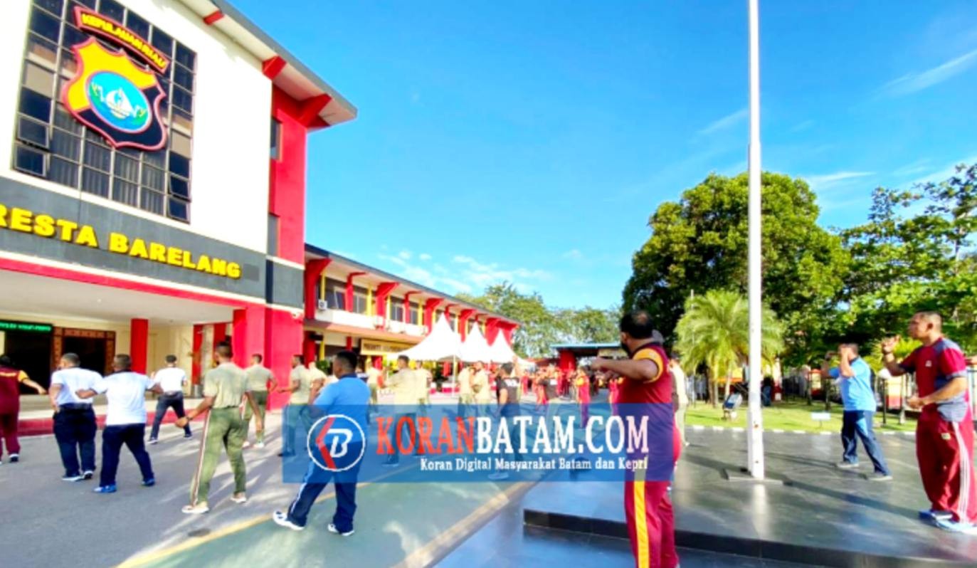 Eratkan Sinergitas, TNI-Polri di Batam Senam Airobik Bersama