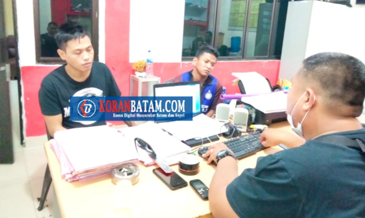 Polsek Bengkong Tangkap Dua Karyawan Rumah Makan Salero Basamo, AKP Bob: Sekongkol Curi Brankas Berisi Uang Rp60 Juta