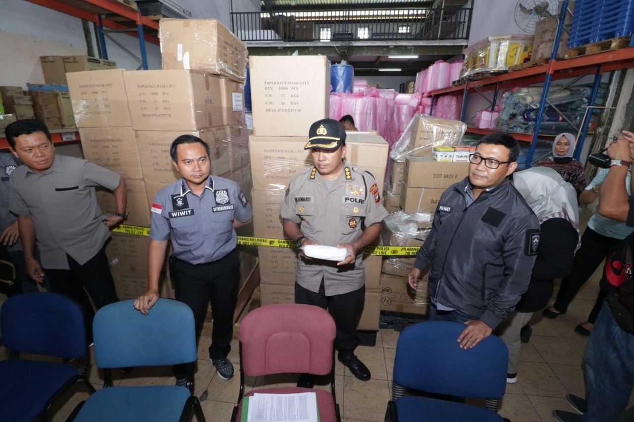 Polda Kepri Kembali Grebek Gudang Masker Ilegal
