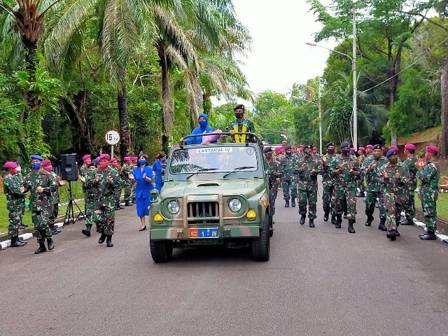 Dengan Gegap Gempita, Prajurit dan PNS Lantamal IV Sambut Kedatangan Danlantamal IV Baru