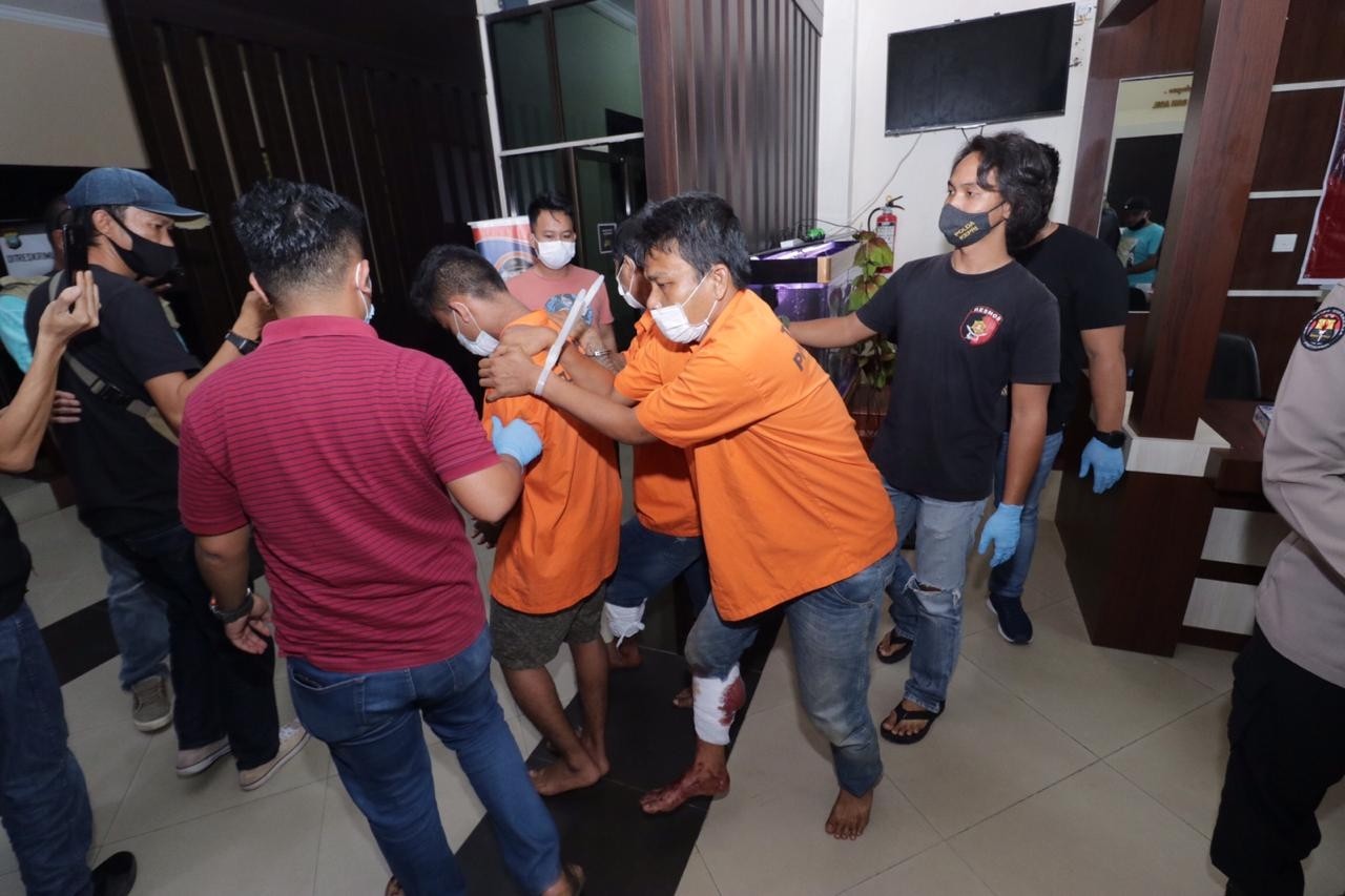 Dua Pelaku Curat Kakinya Ditembak Polisi, Melawan dan Mencoba Melarikan Diri Saat Akan Diamankan