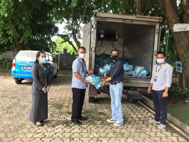 ATB Serahkan Bantuan Sembako Kepada Pelaku Pariwisata