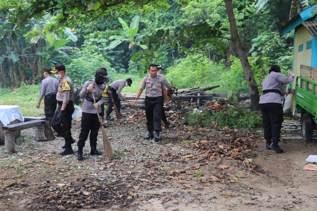 Polres Anambas Lakukan Bakti Sosial di Desa Tiangau