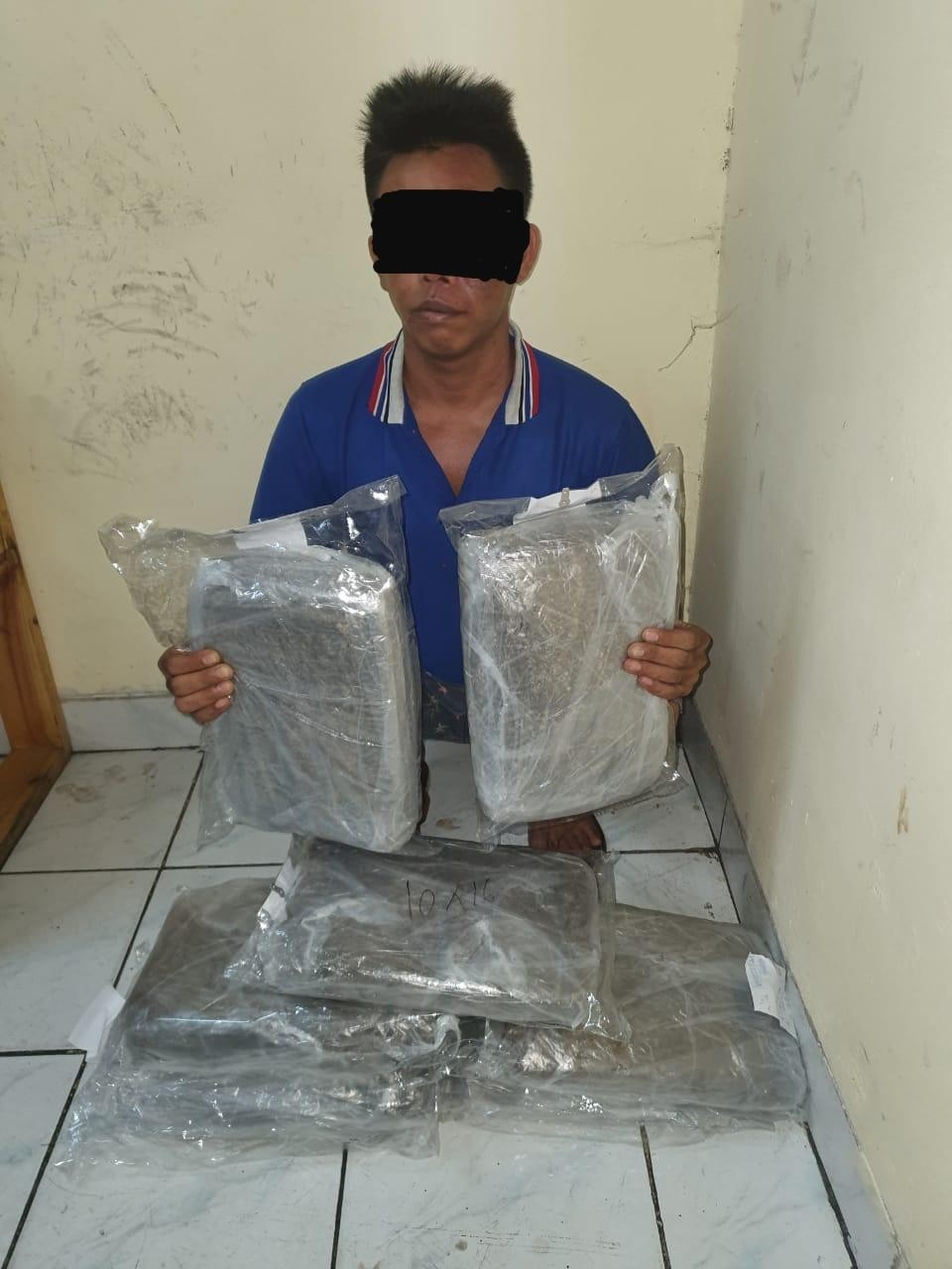 Dit Resnarkoba Polda Kepri Amankan Seorang Pelaku Diduga Bawa Ganja 7 Plastik Putih