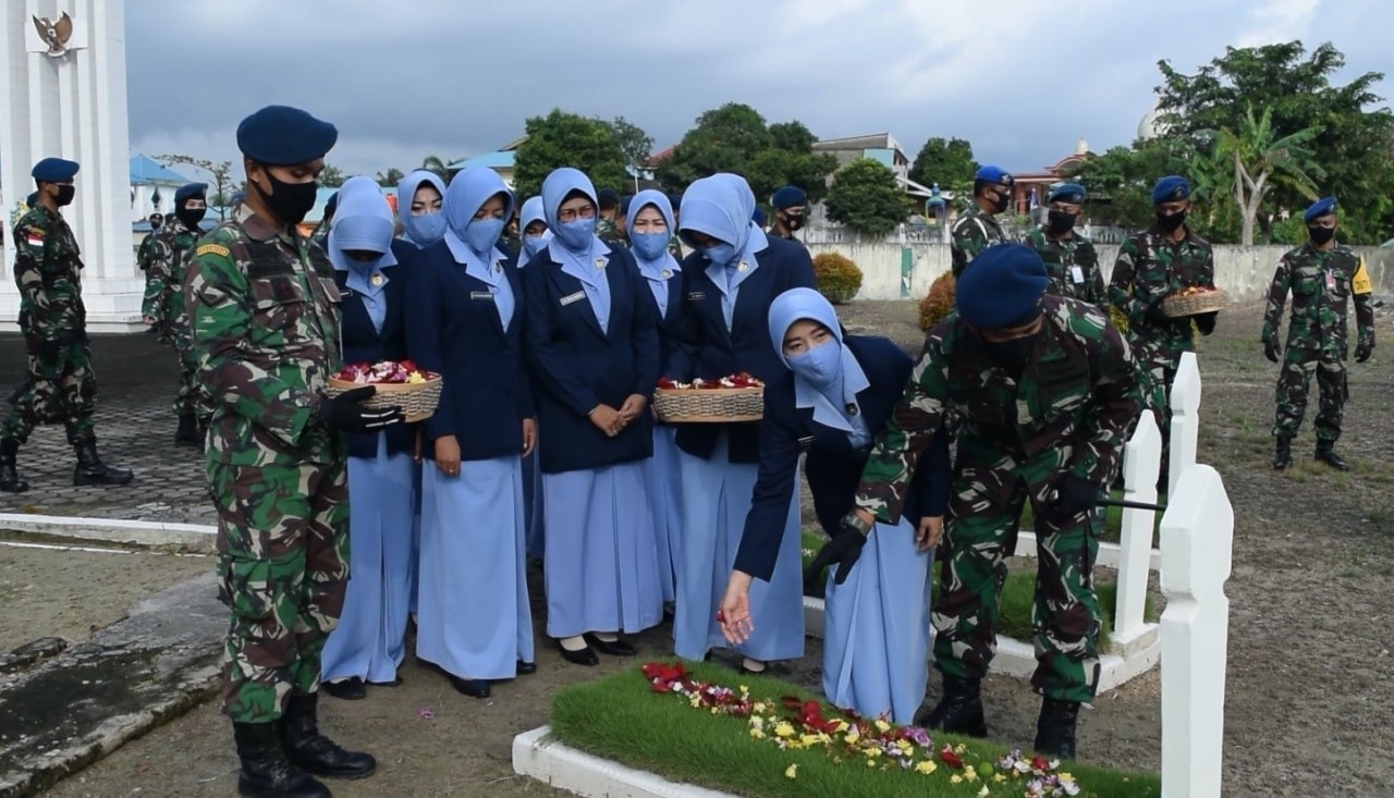 Rangkaian Hari Bhakti TNI AU Ziarah ke Makam Pahlawan