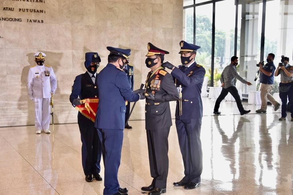 Panglima TNI Anugrahi Kapolri Tiga Bintang Utama Sekaligus