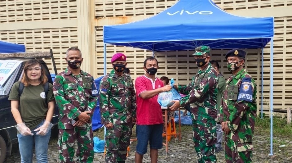 Lantamal IV Lakukan Pendampingan Penyerahan Sembako