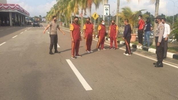 Tingkatkan Imun dan Tangkal Corona, Polsek Bandara Berjemur Dipagi Hari