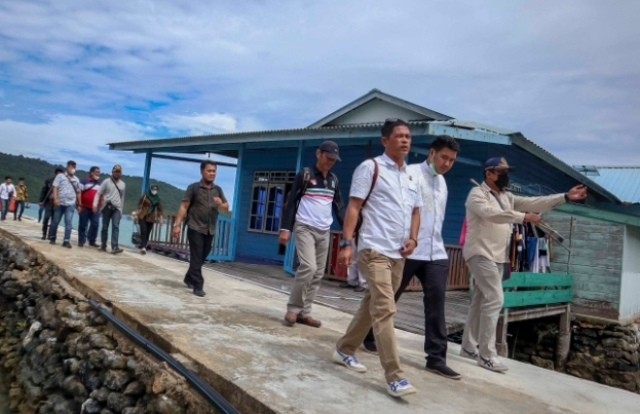 Anggota DPRD Anambas Survey Lokasi Penambangan Pasir dan Berhasil Mediasi Masyarakat