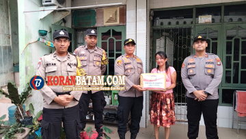 Peduli Masyarakat Rempang, Kapolsek Bengkong Datangi dan Serahkan Langsung Bantuan Sosial Nyata