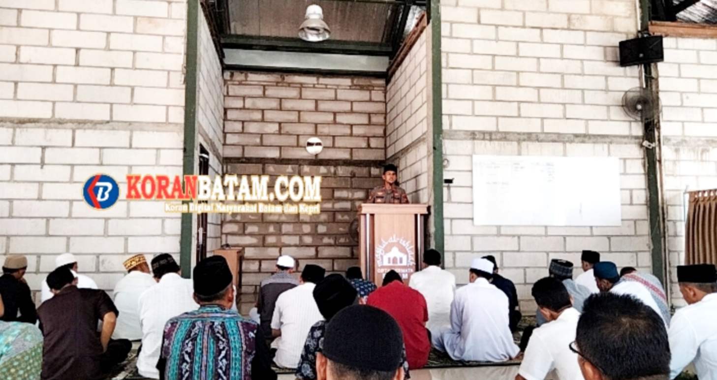 Jumat Keliling, Kapolsek Bengkong Ajak Amalkan Nilai Al-Quran dalam Kehidupan