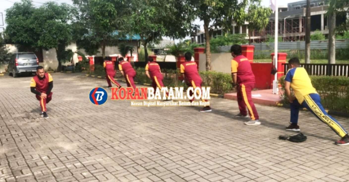 Lari Pagi dan Olahraga Tenis Meja, Cara Kapolsek Bengkong Bersama Personel Jaga Kebugaran Tubuh