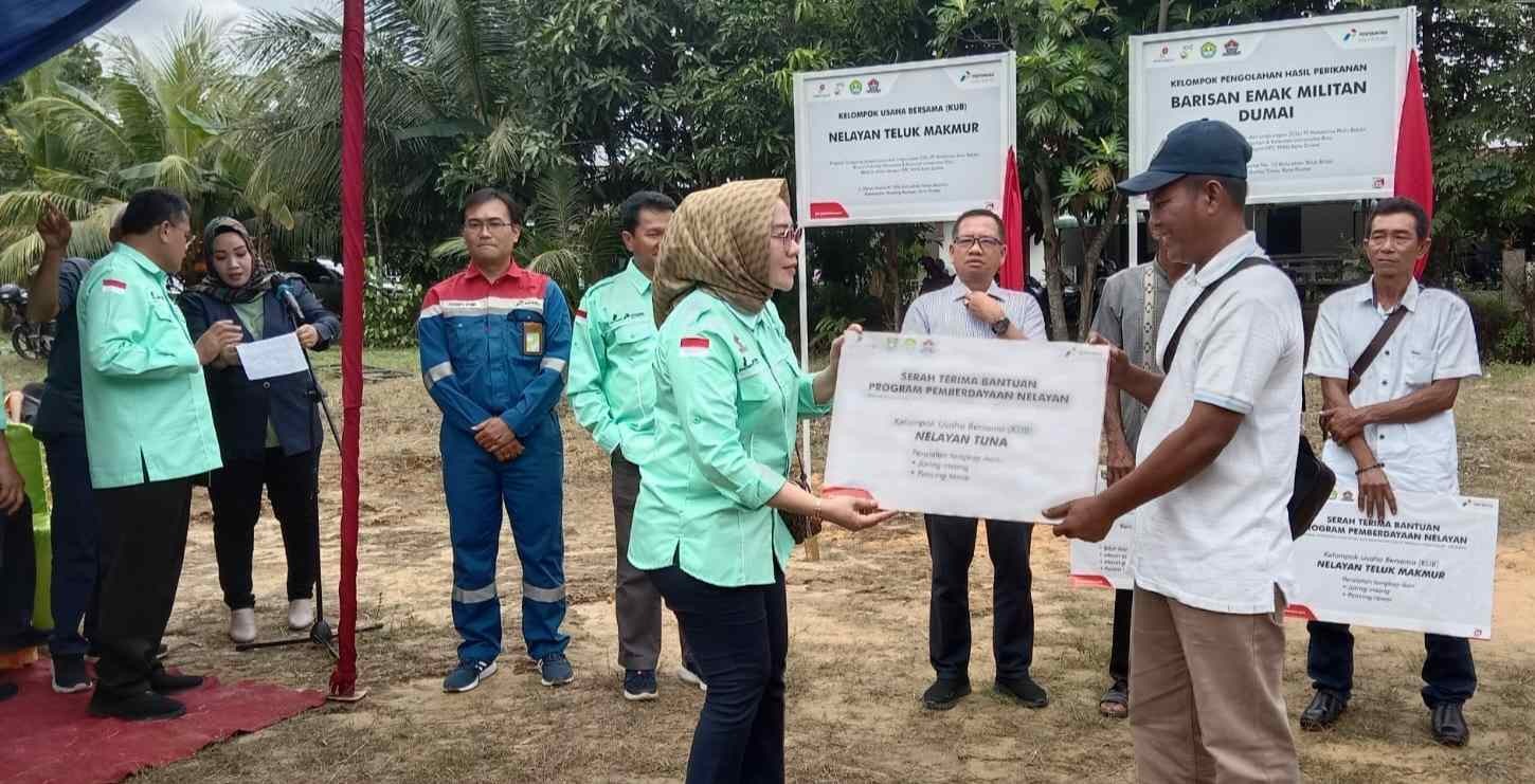 PT Pertamina Hulu Rokan bersama Fakultas Perikanan dan Kelautan UNRI Beri Bantuan TJSL kepada Kelompok Nelayan di Dumai