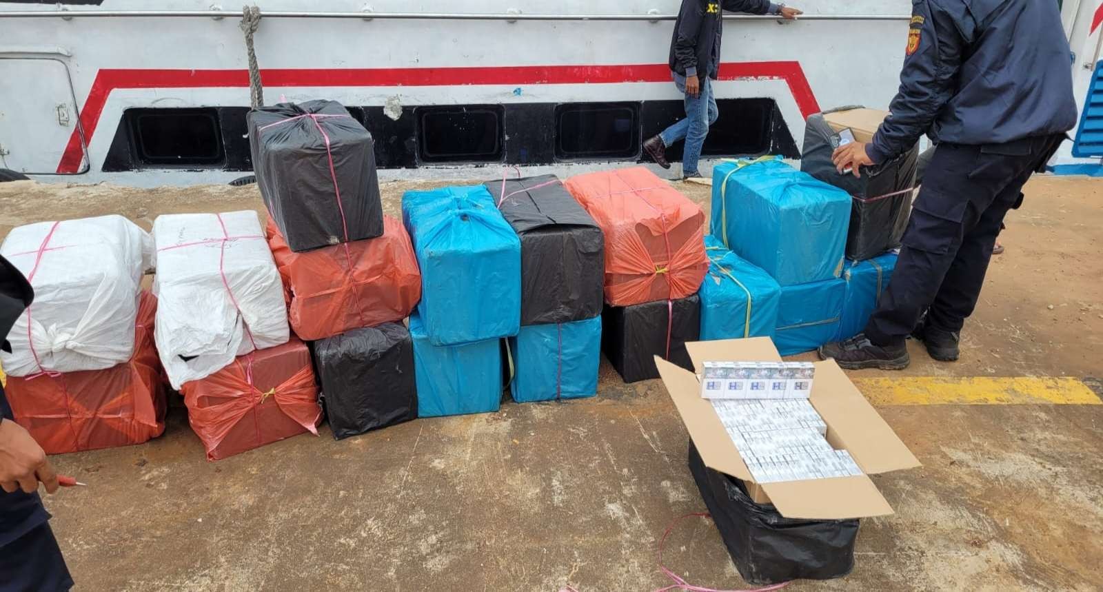 Bea Cukai Batam Tangkap Kapal Marina Pembawa 102.400 Batang Rokok Ilegal