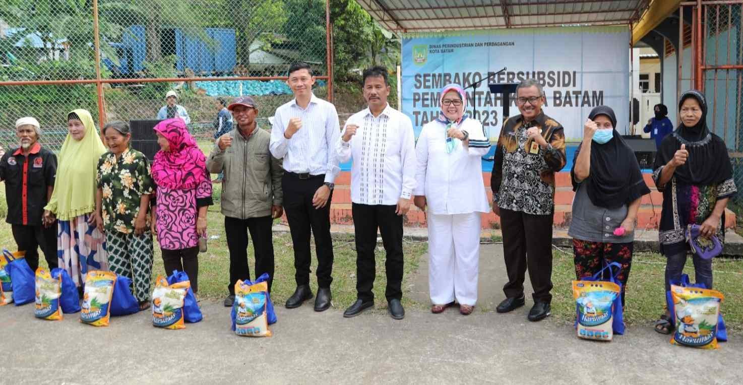 Kepala BP Batam Distribusikan 7.200 Paket Sembako di Kecamatan Batuampar