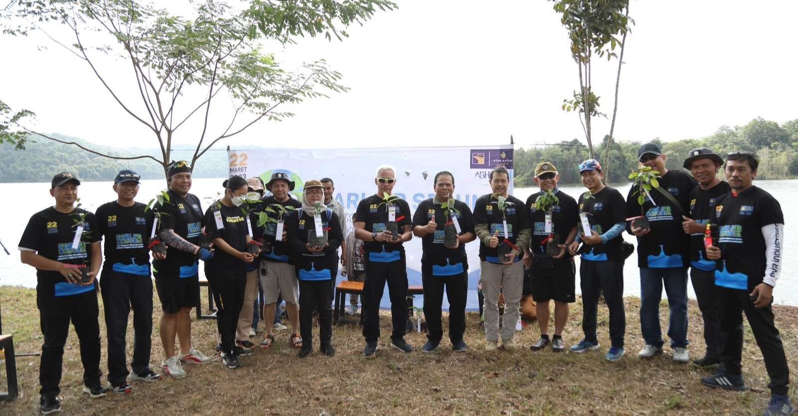 Tanam Pohon Peringati Hari Air Sedunia untuk Atasi Krisis dan Sanitasi