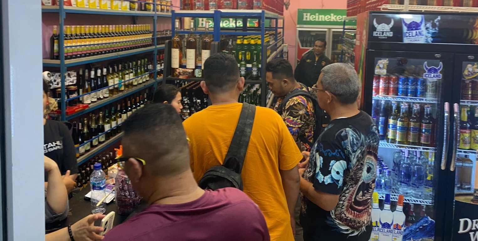 Operasi Pekat Ramadan, Dalam Semalam Polisi di Batam Sita Ratusan Botol dan Kaleng Miras