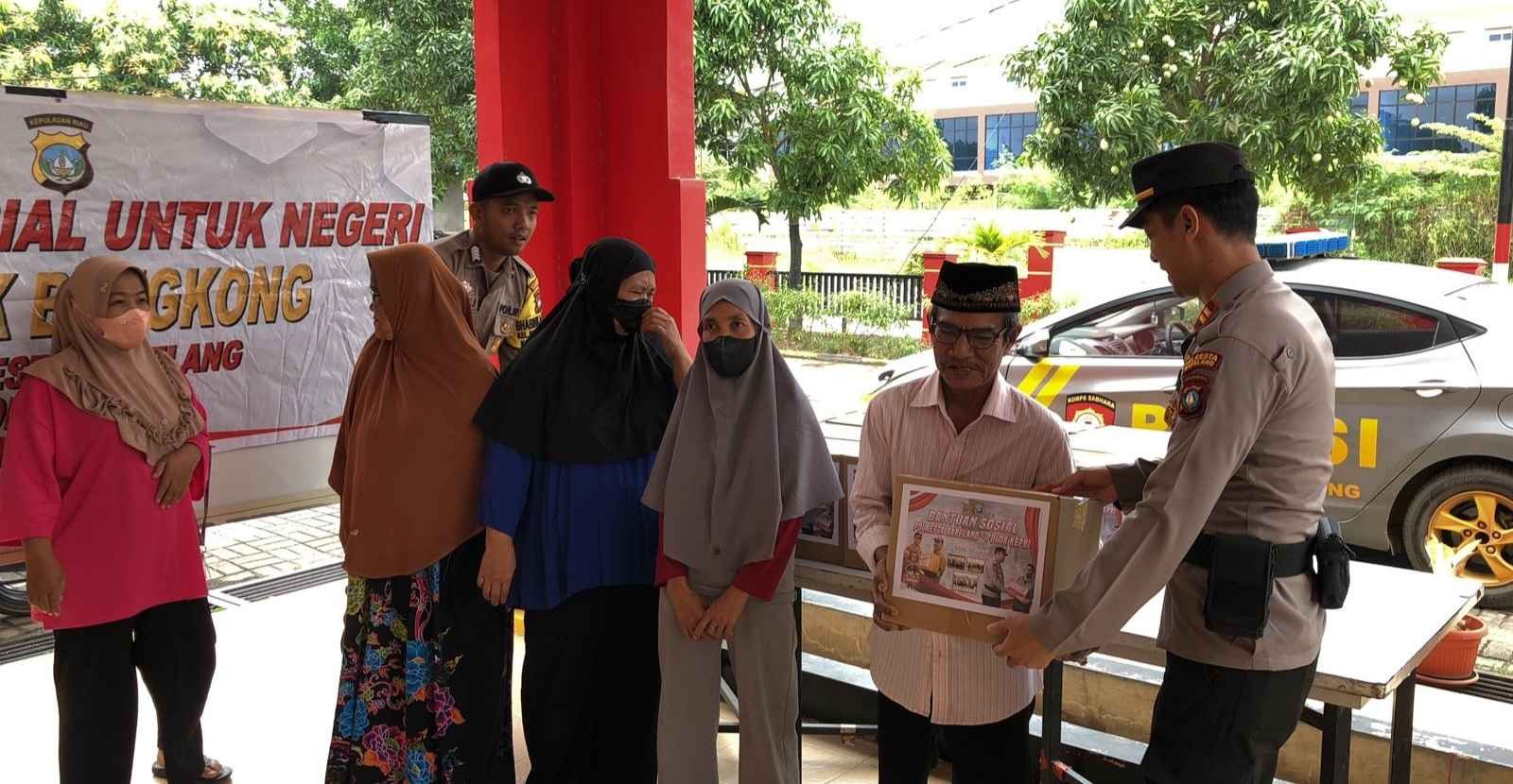 Polsek Bengkong Batam Lanjutkan Bagi-bagi Sembako buat Fakir Miskin, Kaum Duafa hingga Warga Tak Mampu di Bulan Ramadan