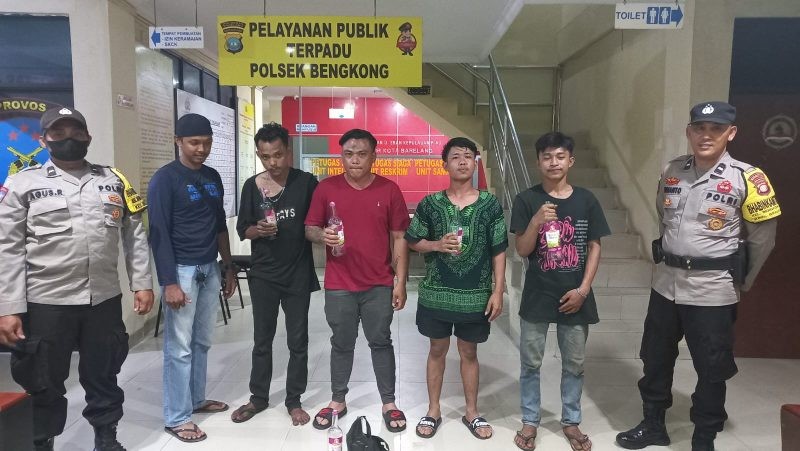 Asyik Pesta Miras di Bulan Puasa, 4 Remaja di Bengkong Batam Diamankan Polisi
