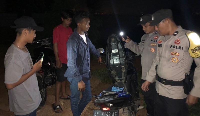 Respons Polisi saat Warga Curhat, Bubarkan Remaja Nongkrong sampai Larut Malam di Bengkong Batam