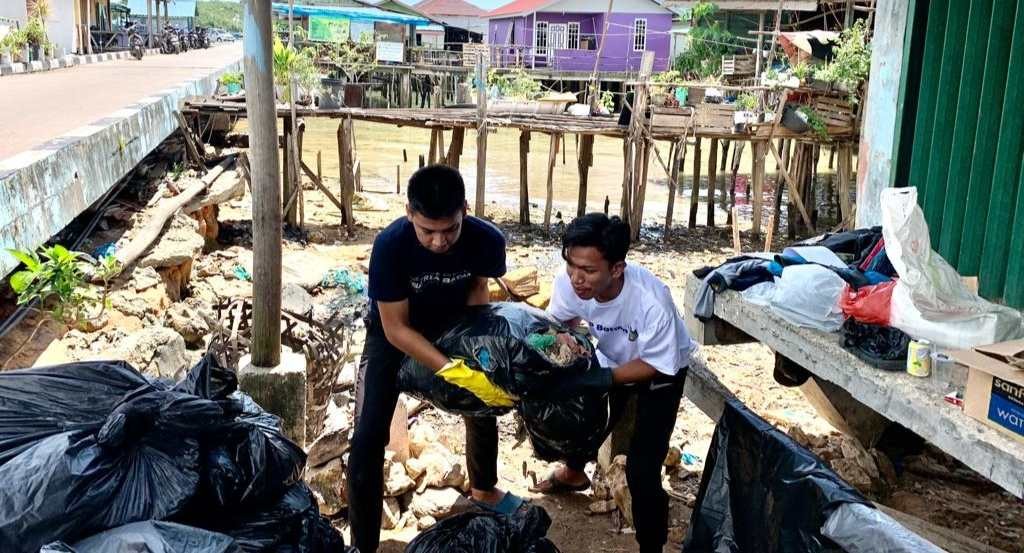Gandeng Colours Global, Sahabat Humas BP Batam Kembali Lakukan Aksi Bersih-Bersih di Pelantar Tanjung Riau