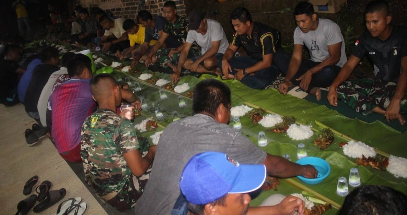 TMMD 116 Lancar, Warga Kaveling Seraya Sambau Syukuran dengan Satgas